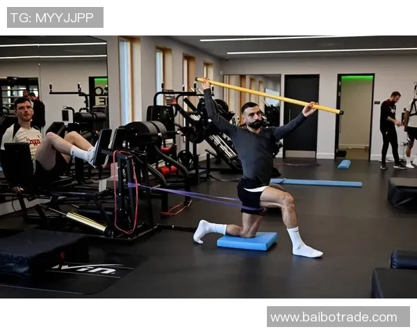 足球明星热身训练精彩瞬间展现运动魅力与团队精神的完美结合