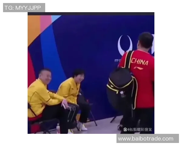 足球明星黄牌后倒地引发争议球迷热议其真实意图与比赛影响